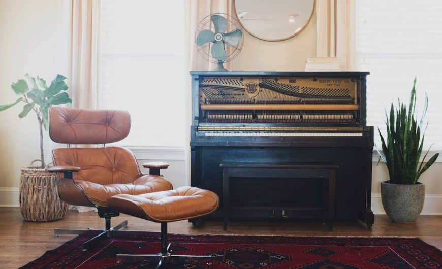 The Art of Mixing High-End and Thrifted Home Decor Pieces